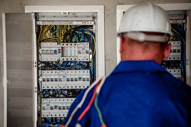 probíhající revize elektroinstalace