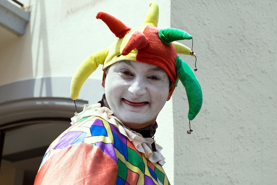 Šašci všechny zabaví.